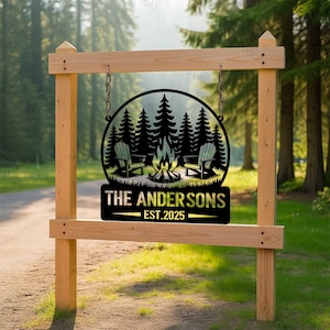 パーソナライズされたキャンプ用メタルサイン、ハッピーキャンパーサイン、キャンプ場サイン、ファミリーネームサイン、キャンプステーク、RVサイン、屋外装飾、キャンプギフト