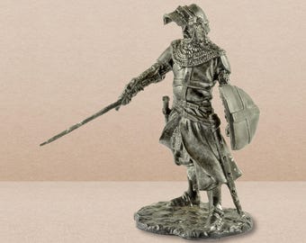 St. John Order Knight Statue, 54mm Miniature, XIII Century Metal Figurine, 1/32 Scale Metal sculpture Miniaturel figurine Medieval knight