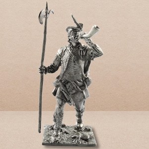 Miniature Scottish Warrior Statue - 54mm Metal Scale 1/32 with Lochaber Axe Miniature Statue, 1/32 Scale Metal sculpture Scottish miniature