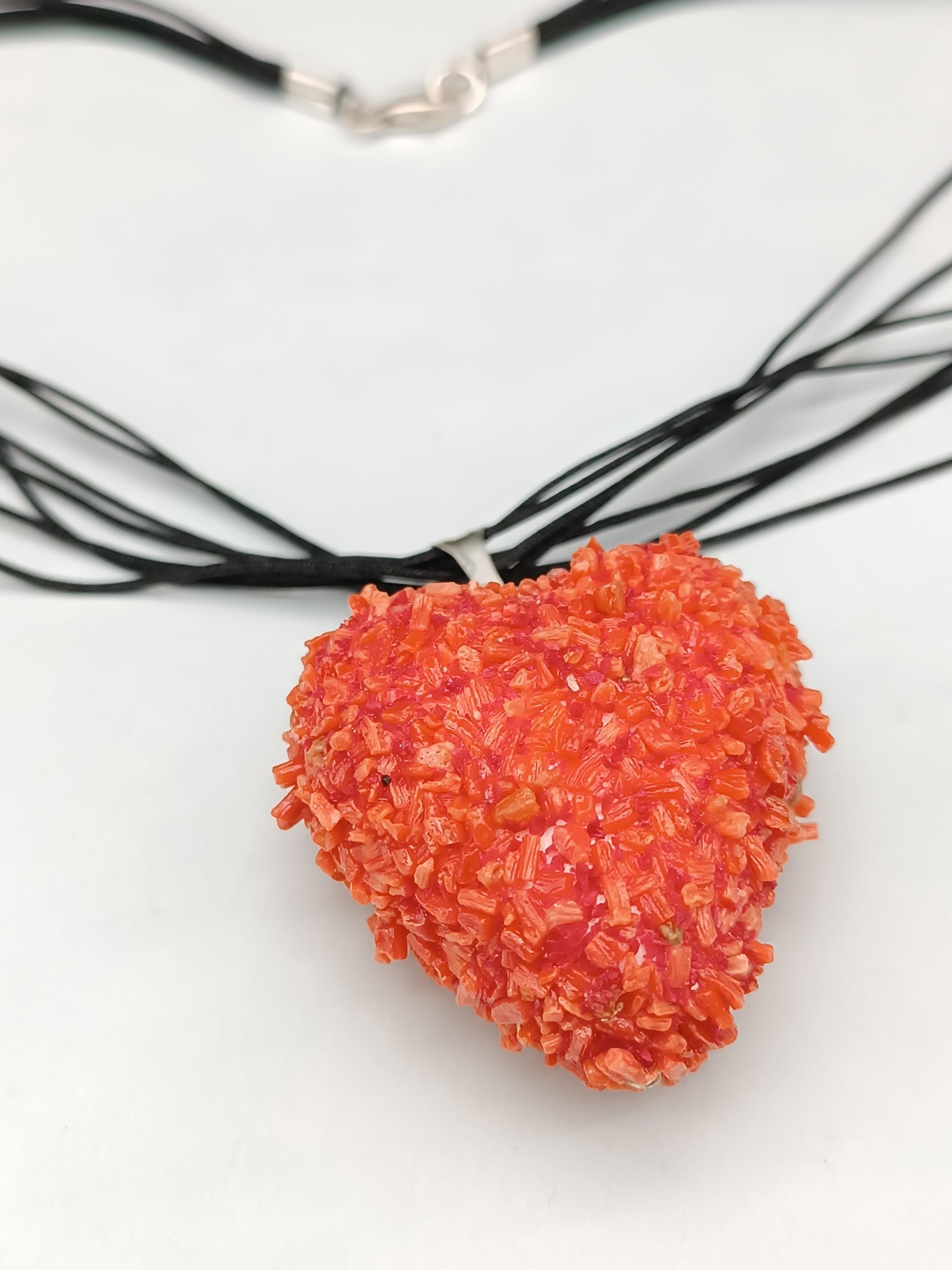 Calcédoine Rose - Pendentif Pierre Percée Autres modèles 2,5 à 3 cm / Pierre Roulée