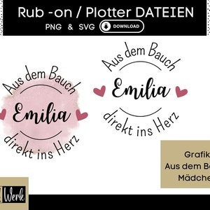 Puede incluir: Dos diseños con el nombre "Emilia" en escritura cursiva, rodeados de texto y gráficos de corazón. Un diseño tiene un fondo rosa acuarela. El texto incluye "Aus dem Bauch direkt ins Herz". El banner superior dice "Rub-on / Plotter DATEIEN".