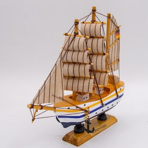 Modellschiff Gorch Fock Schiffsmodell aus Holz 16 cm Bild 1