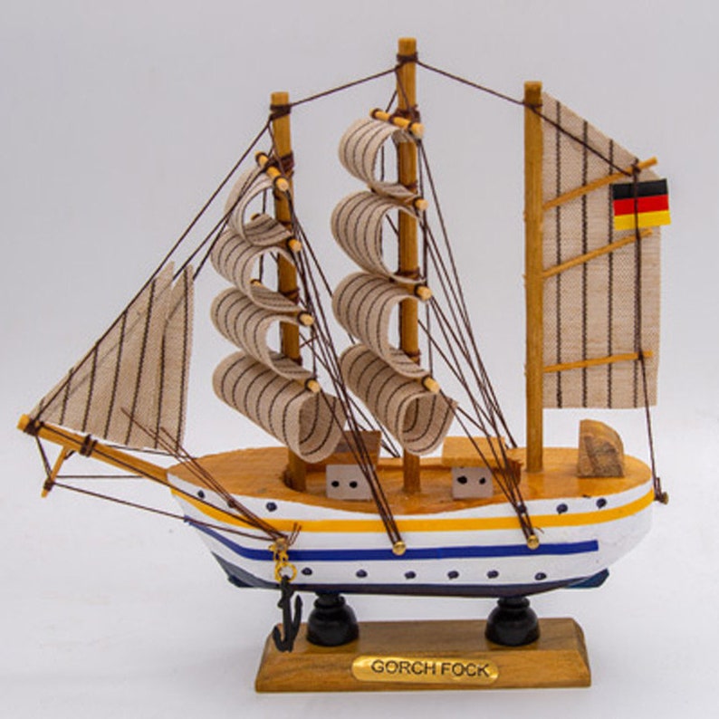 Modellschiff Gorch Fock Schiffsmodell aus Holz 16 cm Bild 2