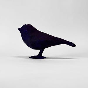 Piccolo uccello decorativo in cartapesta viola scuro / colla