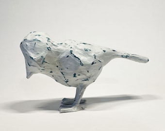 Small decorative bird in papier-mâché / glued White and blue