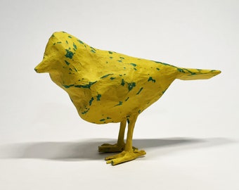 Small decorative bird in papier-mâché / glued Yellow and green
