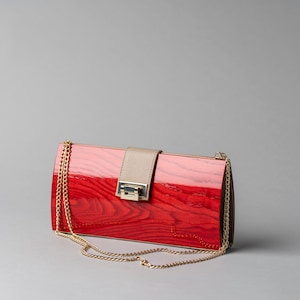 Designer evening bag made of red rosewood with variable carrying chain, elegant clutch, wooden bag with leather