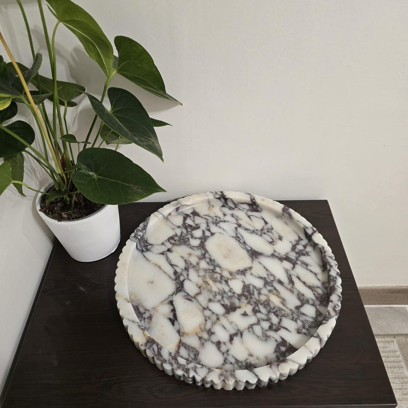 XXL Round Marble Tray With Fluted Edge: Table Top image 13