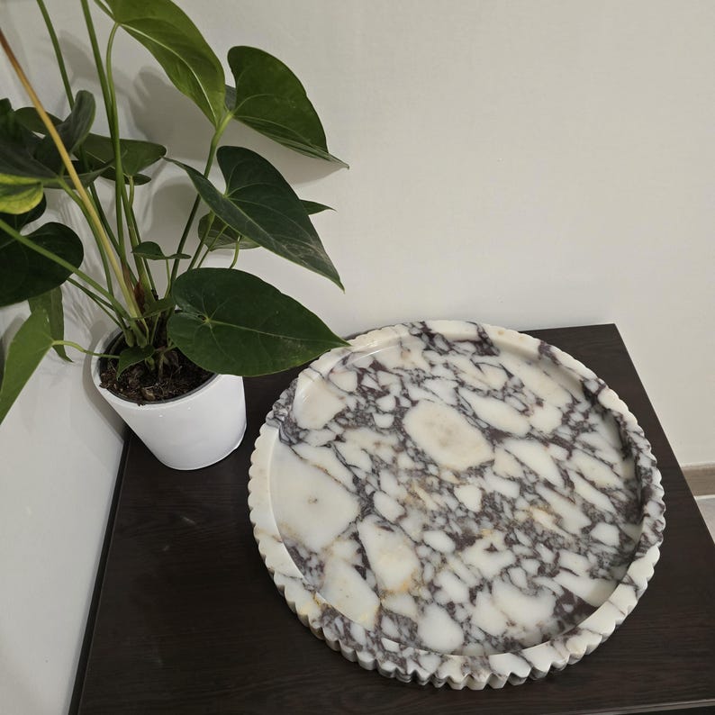 XXL Round Marble Tray With Fluted Edge: Table Top image 12