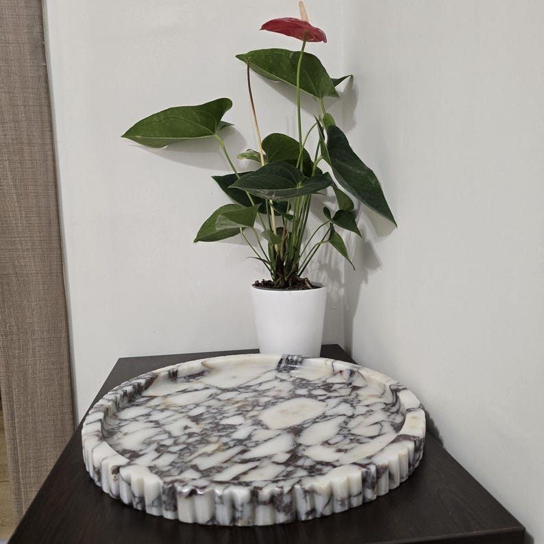 XXL Round Marble Tray With Fluted Edge: Table Top image 14