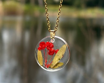 Real Gypsophila Flower Necklace, Delicate Floral Necklace, Red Pressed Flower, Dried Flowers in Resin, Botanical Jewelry, Gift for Mom