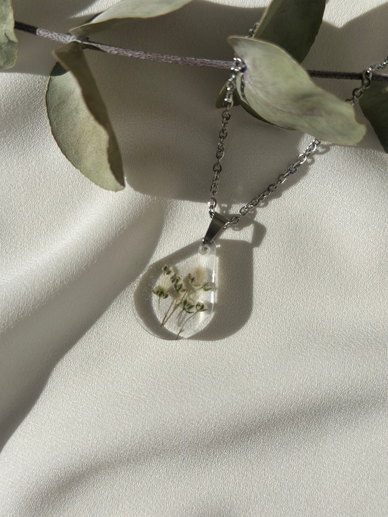 Hawthorn Blossom Necklace, Dried Flower Pendant, Dainy Floral Necklace, Real Pressed Flower Necklace, Nature Jewellery, Gift for Grandma Bild 6