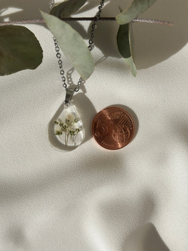 Hawthorn Blossom Necklace, Dried Flower Pendant, Dainy Floral Necklace, Real Pressed Flower Necklace, Nature Jewellery, Gift for Grandma Bild 4