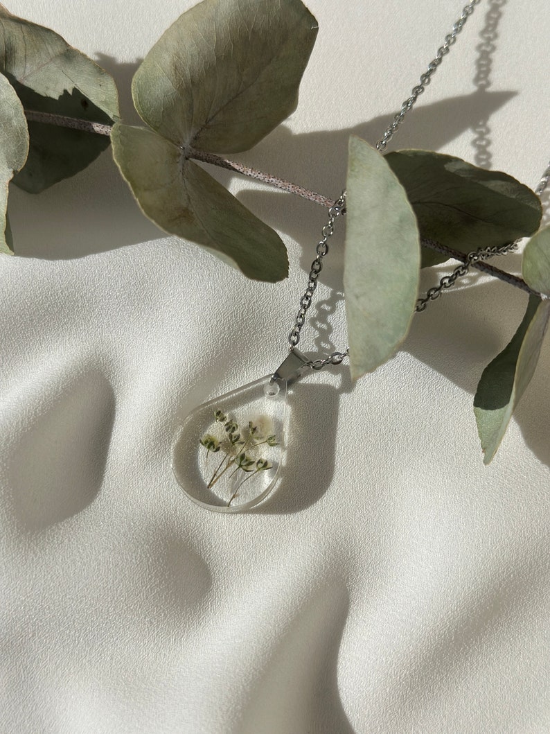 Hawthorn Blossom Necklace, Dried Flower Pendant, Dainy Floral Necklace, Real Pressed Flower Necklace, Nature Jewellery, Gift for Grandma Bild 5