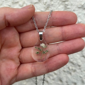 Hawthorn Blossom Necklace, Dried Flower Pendant, Dainy Floral Necklace, Real Pressed Flower Necklace, Nature Jewellery, Gift for Grandma Bild 3