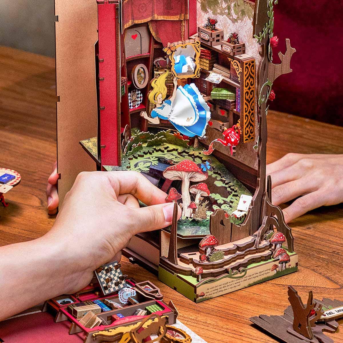 ブックヌックDIY 不思議の国のアリス | 3D木製パズル | ミニチュア本棚