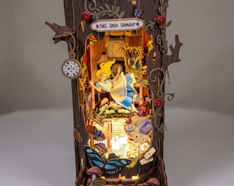 Alicia en el País de la Maravilla Book Nook Madera | Puzzle 3D DIY| Inserto Estantería Miniatura | Regalo Creativo Fantasía sujetalibros