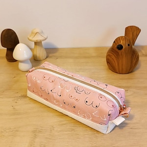 Chest pattern corduroy pencil case