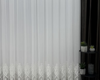 Tul con base de bambú y bordado de chenilla: decoración artesanal personalizada