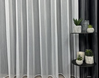 Cortinas de tul hechas a mano y paneles transparentes de bambú