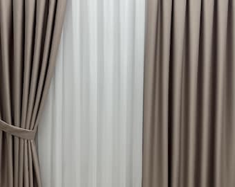 Cortinas opacas lisas y versátiles con ojales en varios colores, decoración moderna.