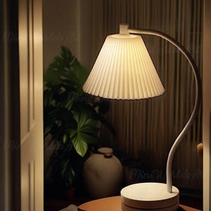 1:6 Realistic Cream Color Wrinkled Table Lamp Mini Home Miniature Toy Doll House Props Mini Furniture Wireless Switch Version Can Emit Light