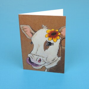 Carte de voeux de vache avec fleur de marguerite | humour