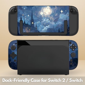 Könnte beinhalten: Eine schwarz-blaue, dockfreundliche Hülle für Switch 2 / Switch. Die Hülle zeigt ein Nachthimmel-Design mit Vollmond, Sternen und einer Schloss-Silhouette. Der Text "Dock-Friendly Case for Switch 2 / Switch" steht unten.