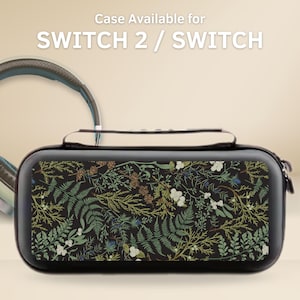 以下が含まれることがあります： 緑のシダ、白い花、茶色のアクセントのフローラルパターンが施された黒いキャリングケース。「Case Available for SWITCH 2 / SWITCH」の文字が上部に表示されています。背景にはヘッドフォンのペアが見えます。
