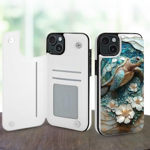 Puede incluir: Funda de teléfono de cuero blanco con diseño de tortuga. La funda tiene un borde negro y una ilustración detallada de una tortuga marina con tonos azules y verdes, rodeada de flores blancas. La funda se abre para revelar ranuras para tarjetas.