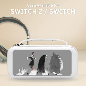 Op de afbeelding: Witte Switch 2 / Switch-hoes met een zwart-wit illustratie van personages. De hoes heeft een witte handgreep en de tekst "Case Available for SWITCH 2 / SWITCH" bovenaan.