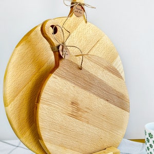 Round beech cutting boards. Pizza board. Cheese meat serving platter. Paddle chopping board. Kitchen cooking anniversary woodworking gift