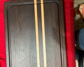 Walnut/Maple Cutting Board w/handle