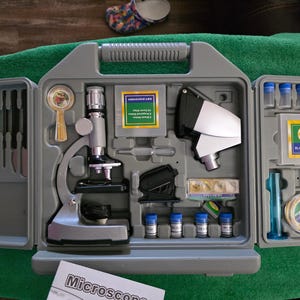 Cassini lighted zoom microscope for teaching & learning kit. The kit comes with test items, factory carrying case.
