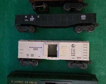 Lionel Lines 1970's 4-piece rail cars O gauge, 6472  refer, 6572 refer, 6462 coal car & 6017 caboose.  Please see pictures.