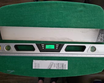 Craftsman Digital Laser Multi-function 24" Level, manual & factory box, 948293. The level is New and unused. ( batteries not included)