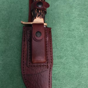 Schrade collectors 1970's No.171UH hunting knife 5-1/2", bone style handle, sharpening sanding stone & leather sheath. The knife's #35597. immagine 2