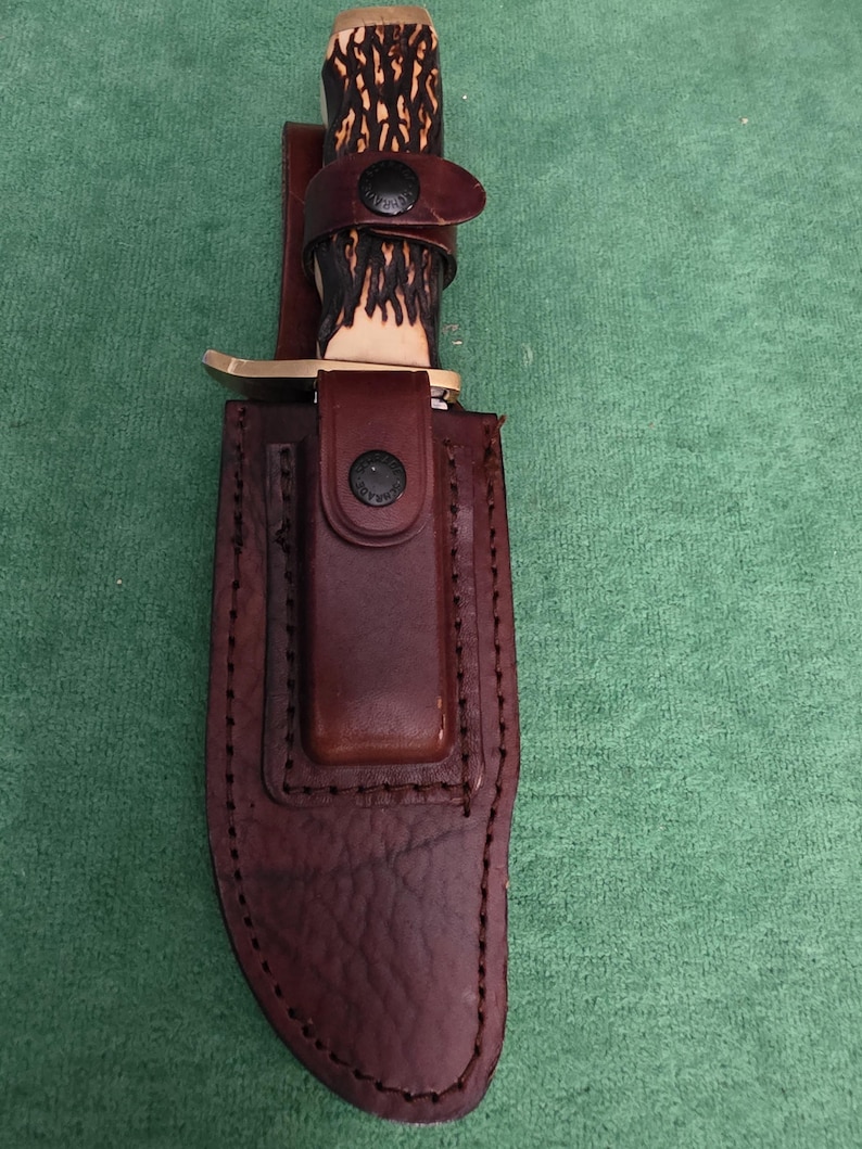 Schrade collectors 1970's No.171UH hunting knife 5-1/2", bone style handle, sharpening sanding stone & leather sheath. The knife's #35597. immagine 2