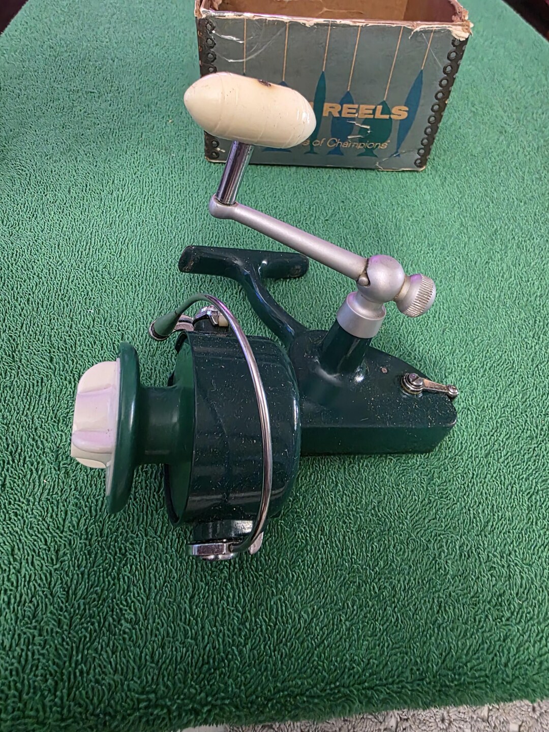Penn 712 greenie Spinning Fishing Reel Partial Box missing Side 