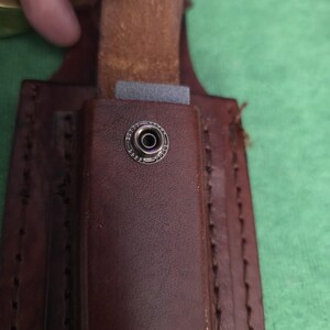 Schrade collectors 1970's No.171UH hunting knife 5-1/2", bone style handle, sharpening sanding stone & leather sheath. The knife's #35597. immagine 10