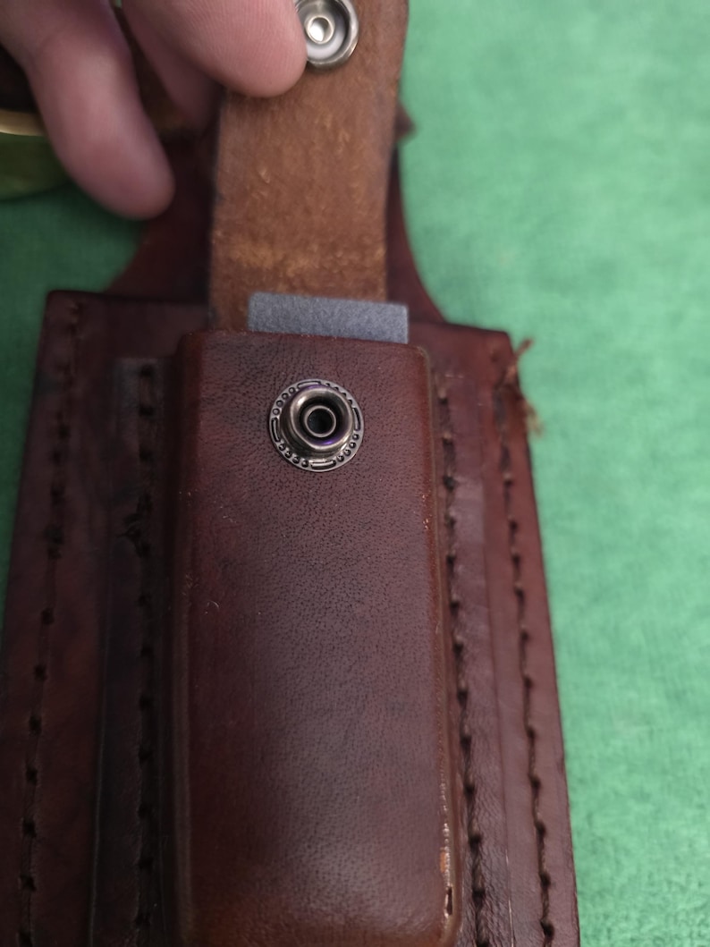 Schrade collectors 1970's No.171UH hunting knife 5-1/2", bone style handle, sharpening sanding stone & leather sheath. The knife's #35597. immagine 10