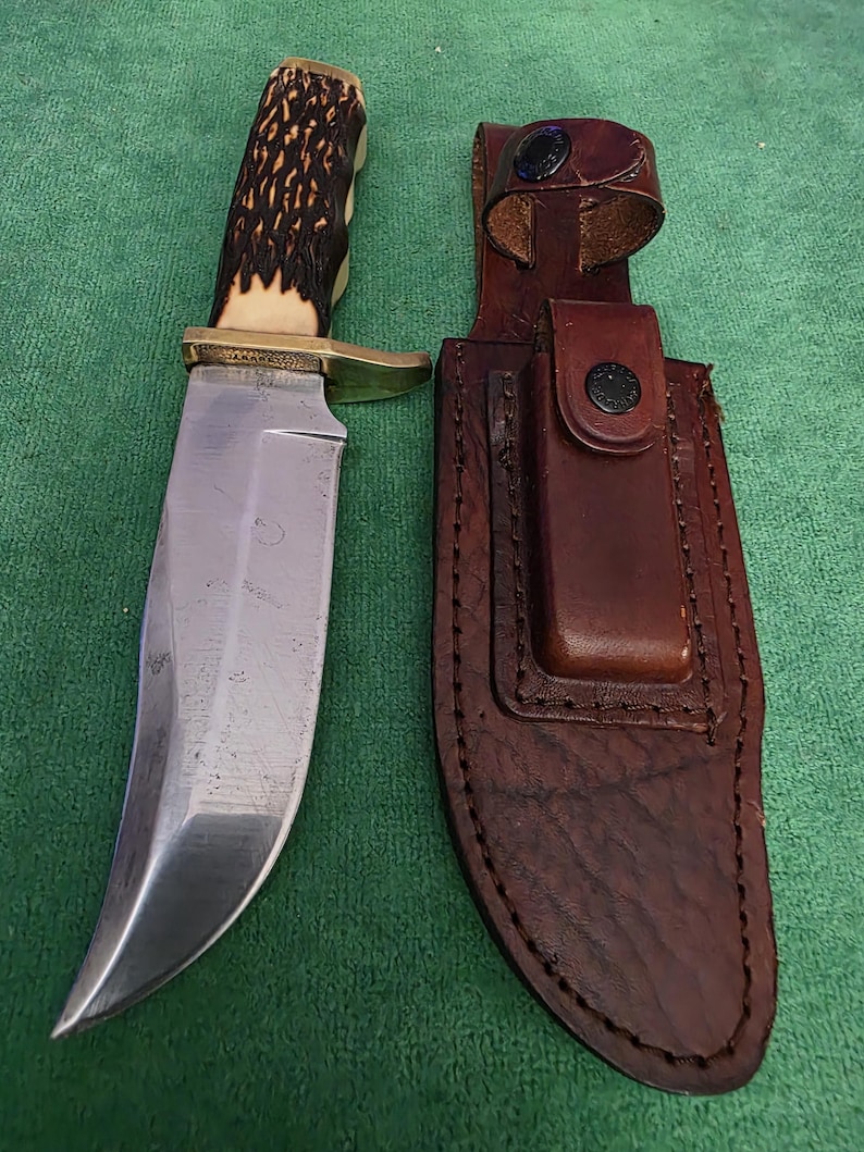 Schrade collectors 1970's No.171UH hunting knife 5-1/2", bone style handle, sharpening sanding stone & leather sheath. The knife's #35597. immagine 1