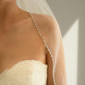 Pearl Edge Bridal Veil - Fingertip Wedding Veil with Pearls - Ivory Cathedral Wedding Veil Simple Veil for Wedding Beaded Veil Chapel Veil