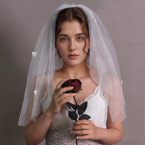 Short Veil with Hearts, White Elbow Veil, Short Bridal Veil for Wedding, Hen Do Veil, Bridal Party Gifts for Bridesmaids, Ivory Elbow Veil image 5