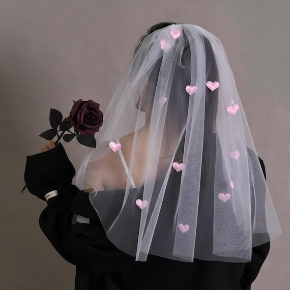 Short Veil with Hearts, White Elbow Veil, Short Bridal Veil for Wedding, Hen Do Veil, Bridal Party Gifts for Bridesmaids, Ivory Elbow Veil