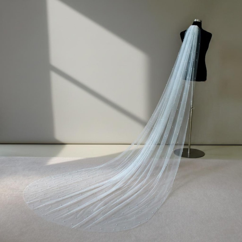 velo de novia de perlas, velo de perlas color marfil para boda, velo nupcial de perlas, velo blanco hasta la punta de los dedos, velo de capilla color marfil, velos de novia largos imagen 10