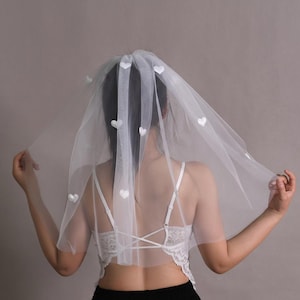 Short Veil with Hearts, White Elbow Veil, Short Bridal Veil for Wedding, Hen Do Veil, Bridal Party Gifts for Bridesmaids, Ivory Elbow Veil image 3