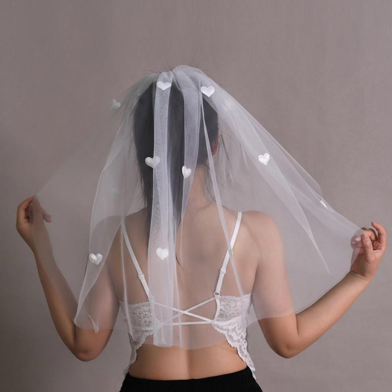 Short Veil with Hearts, White Elbow Veil, Short Bridal Veil for Wedding, Hen Do Veil, Bridal Party Gifts for Bridesmaids, Ivory Elbow Veil image 3