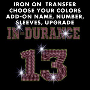 Pode incluir: Design de transferência de ferro com as palavras "IN-DURANCE" em strass rosa e verde, e o número "13" em strass rosa.