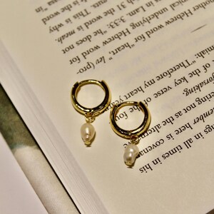 Womens Earrings. Gold. Pearl